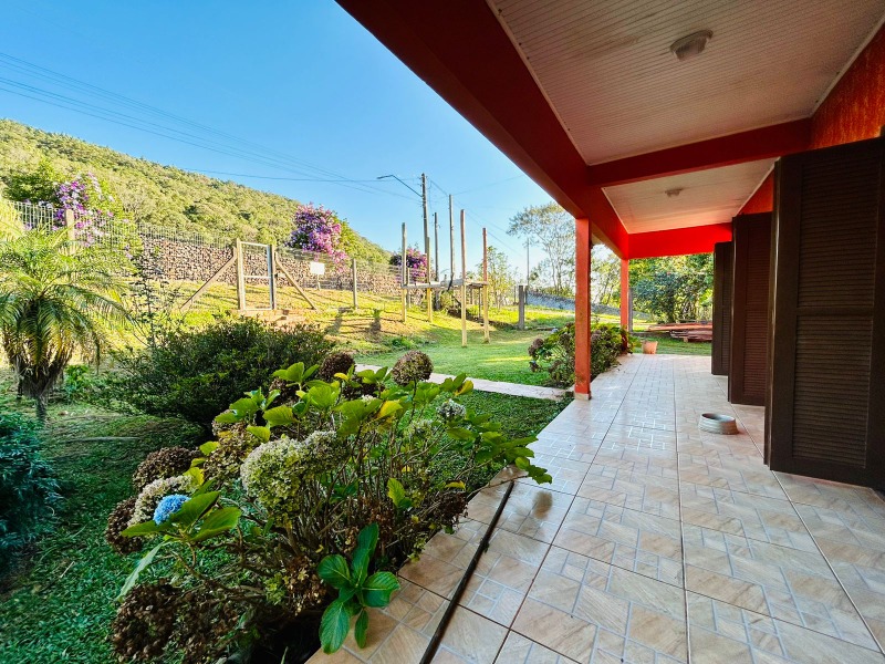  - Casa à venda em Morro Reuter, Planalto, com 3 quartos, 159.70m²